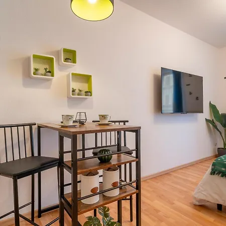 Modern With Netflix Apartment *