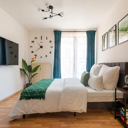 Apartment Modern With Netflix